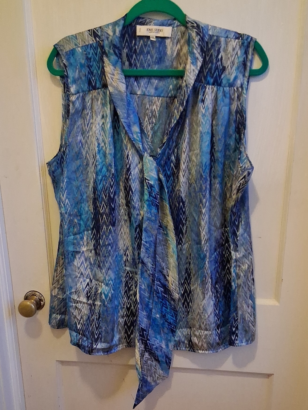 Jones New York Blue Multi Chevron Tie-Neck Sleeveless Blouse